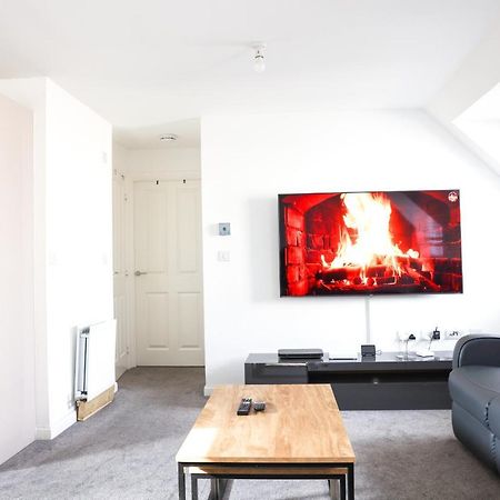 Stunning Two-Bedroom Apartment At A3Ree, Free Parking, Near Cribbs Causeway Mall Bristol Exterior foto