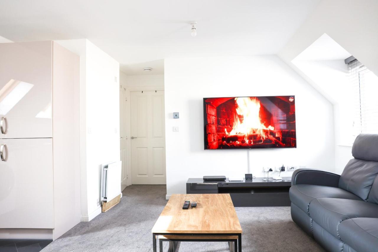 Stunning Two-Bedroom Apartment At A3Ree, Free Parking, Near Cribbs Causeway Mall Bristol Exterior foto