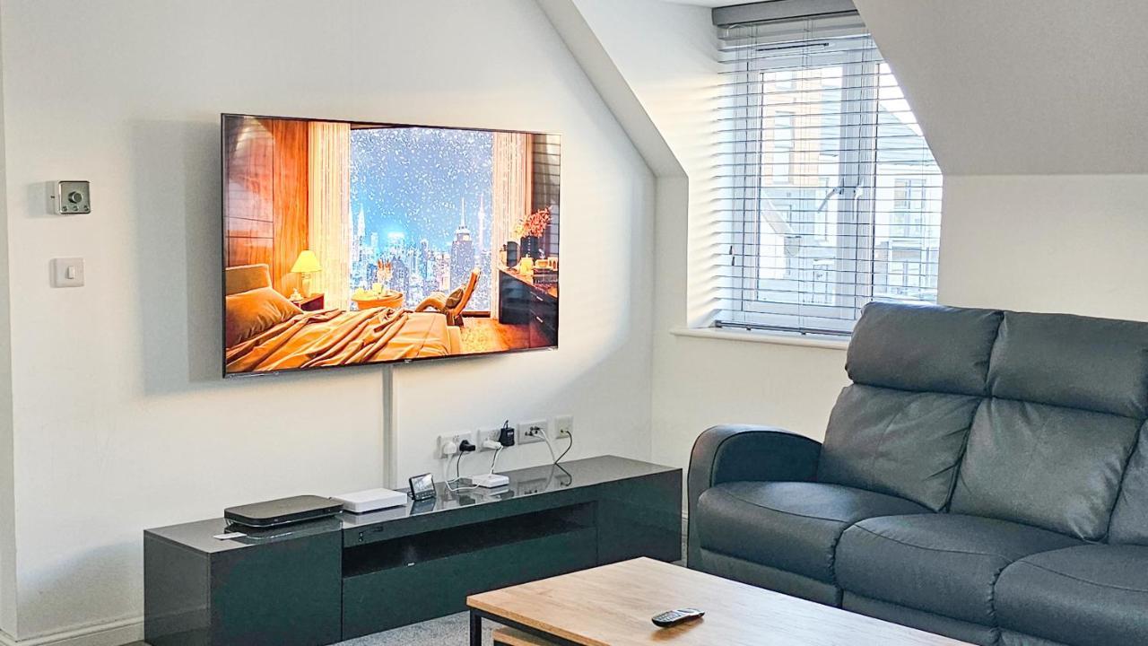 Stunning Two-Bedroom Apartment At A3Ree, Free Parking, Near Cribbs Causeway Mall Bristol Exterior foto