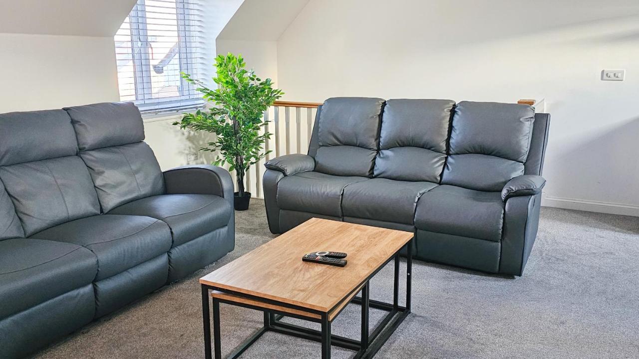 Stunning Two-Bedroom Apartment At A3Ree, Free Parking, Near Cribbs Causeway Mall Bristol Exterior foto
