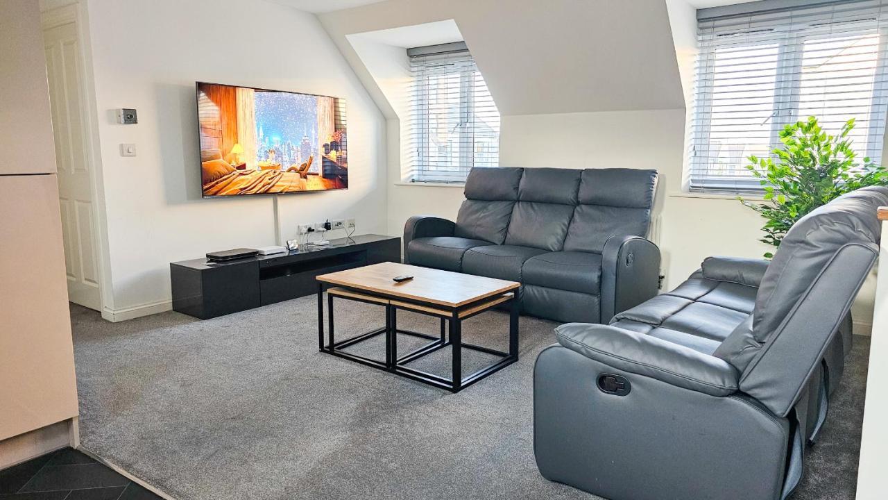 Stunning Two-Bedroom Apartment At A3Ree, Free Parking, Near Cribbs Causeway Mall Bristol Exterior foto