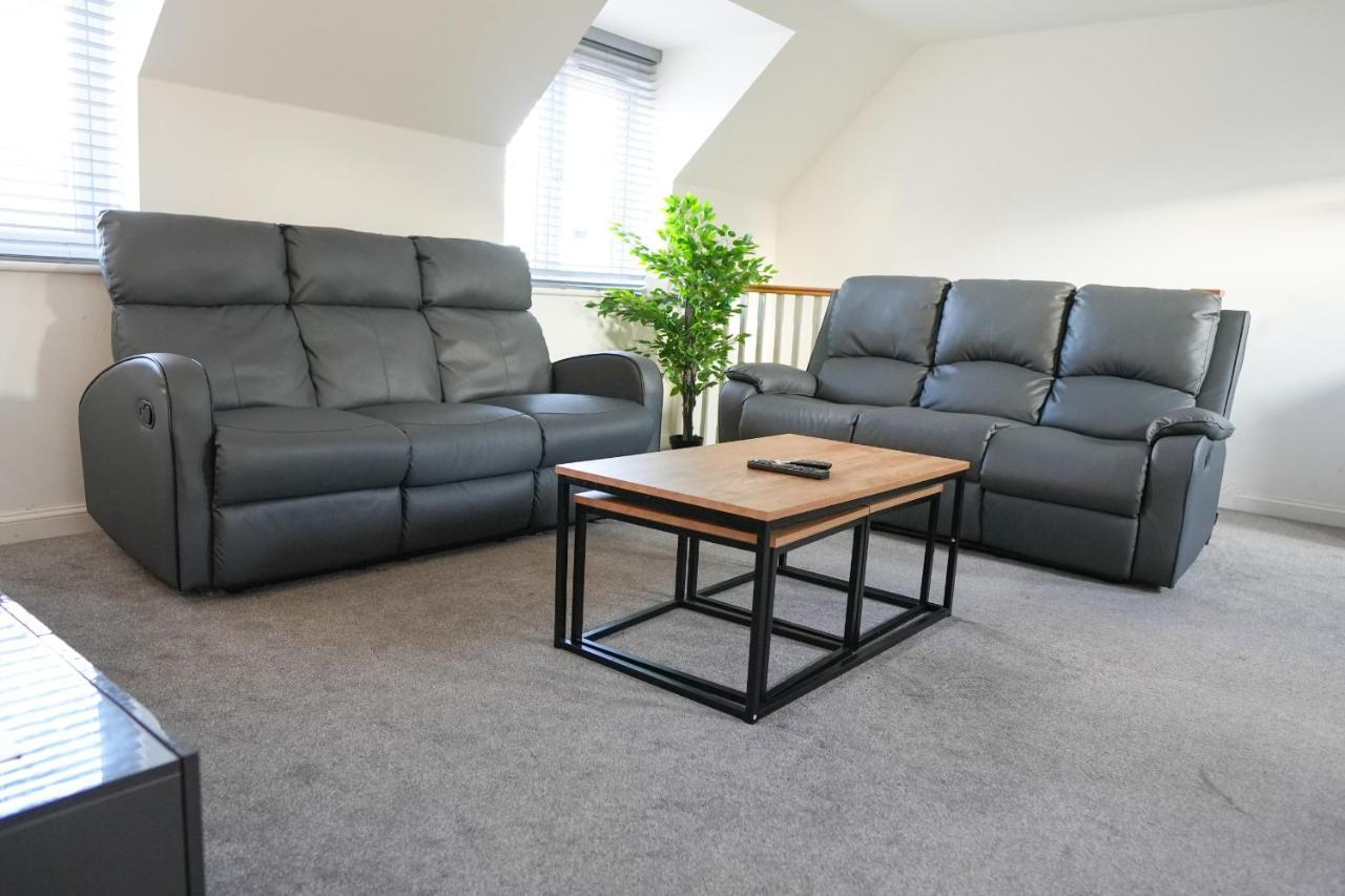 Stunning Two-Bedroom Apartment At A3Ree, Free Parking, Near Cribbs Causeway Mall Bristol Exterior foto