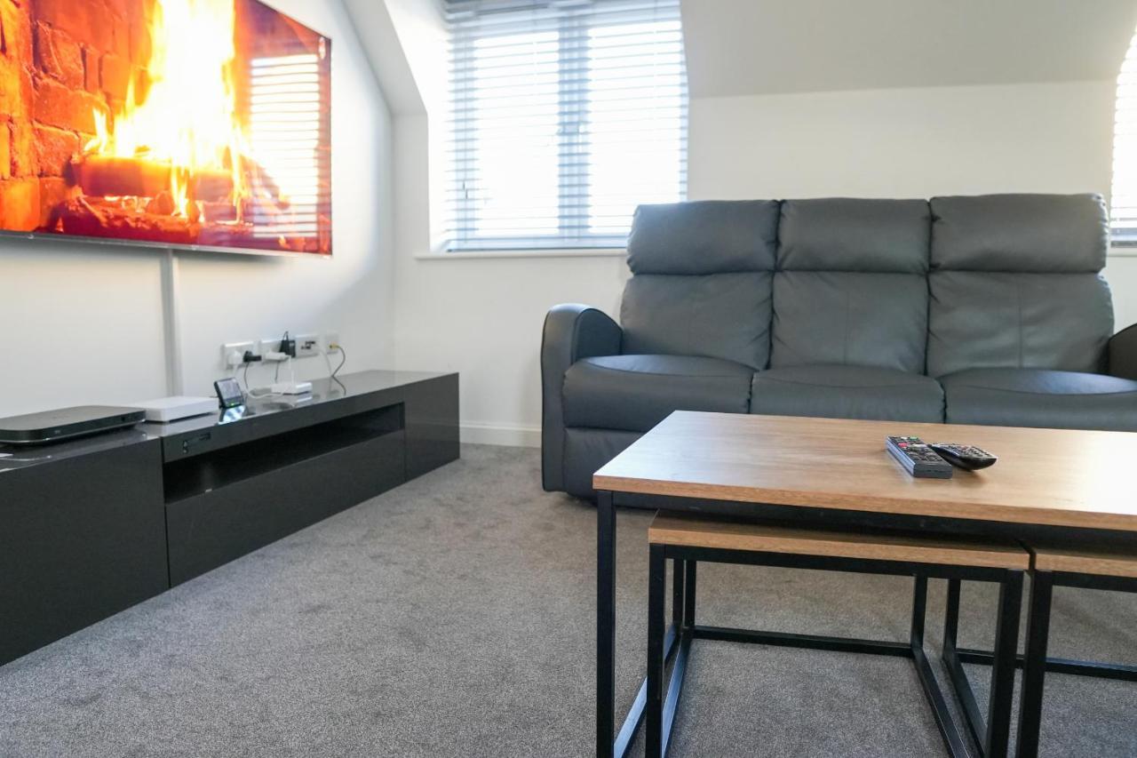 Stunning Two-Bedroom Apartment At A3Ree, Free Parking, Near Cribbs Causeway Mall Bristol Exterior foto