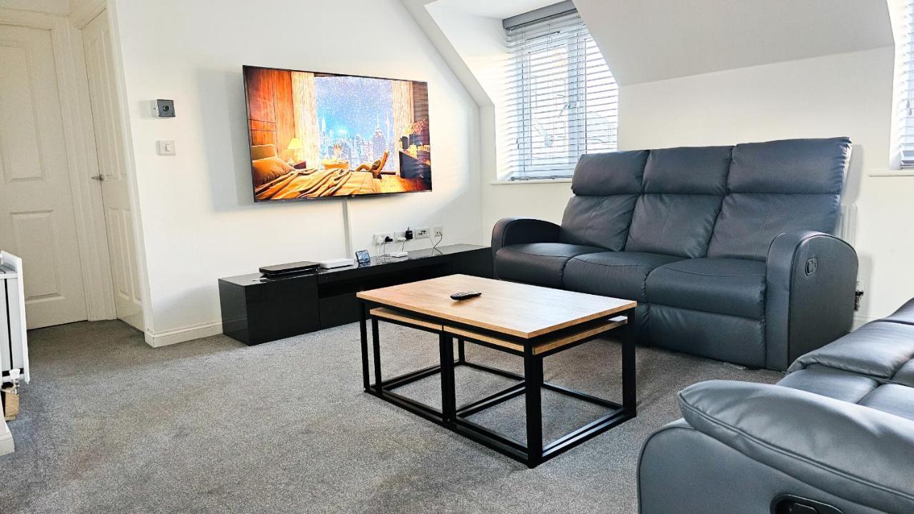 Stunning Two-Bedroom Apartment At A3Ree, Free Parking, Near Cribbs Causeway Mall Bristol Exterior foto