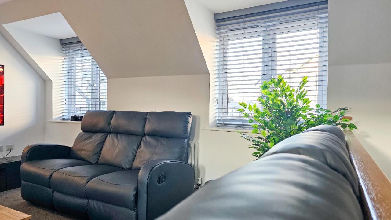 Stunning Two-Bedroom Apartment At A3Ree, Free Parking, Near Cribbs Causeway Mall Bristol Exterior foto