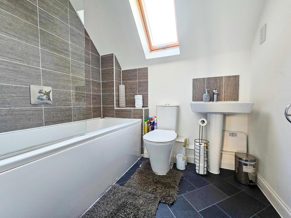 Stunning Two-Bedroom Apartment At A3Ree, Free Parking, Near Cribbs Causeway Mall Bristol Exterior foto