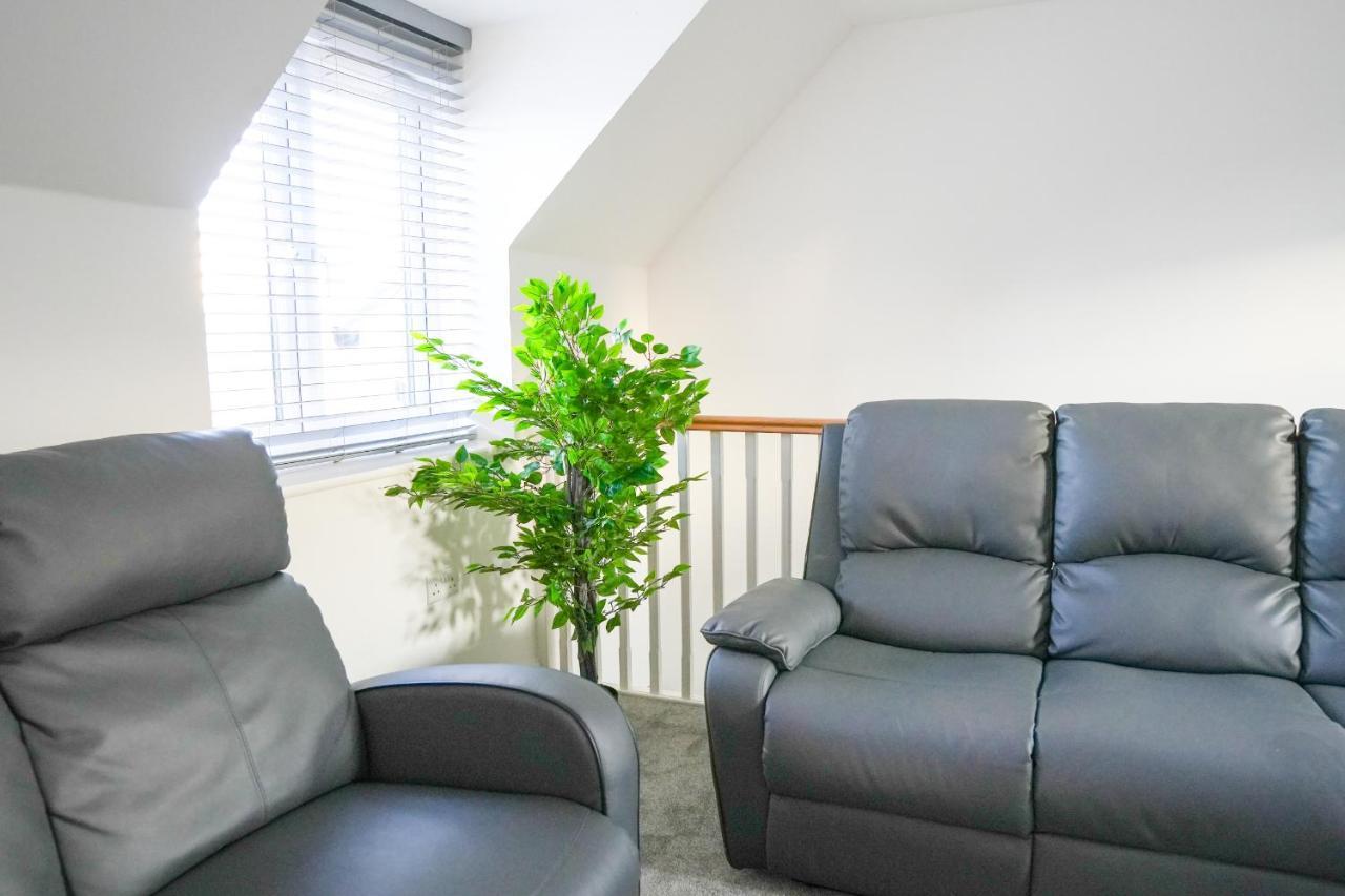 Stunning Two-Bedroom Apartment At A3Ree, Free Parking, Near Cribbs Causeway Mall Bristol Exterior foto