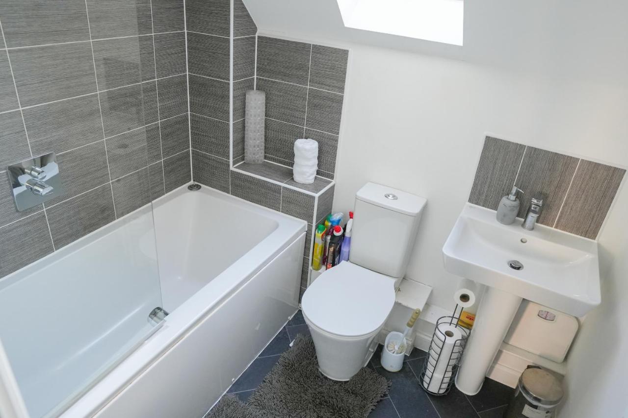 Stunning Two-Bedroom Apartment At A3Ree, Free Parking, Near Cribbs Causeway Mall Bristol Exterior foto
