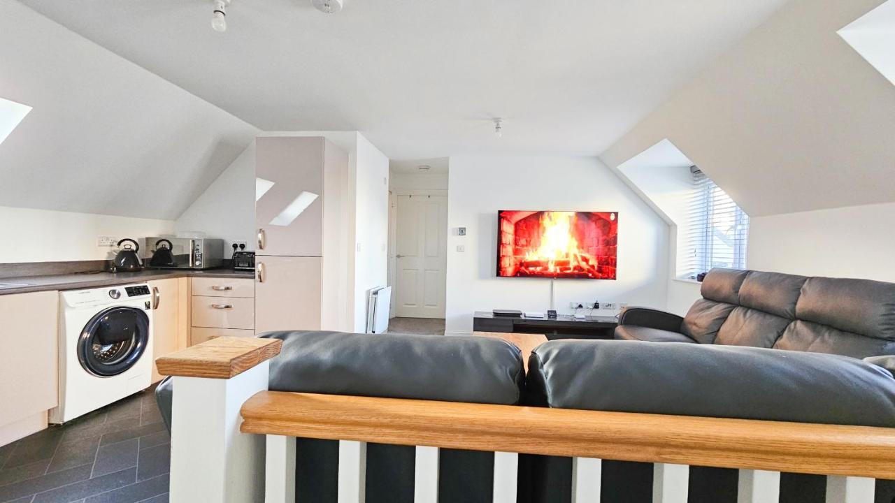 Stunning Two-Bedroom Apartment At A3Ree, Free Parking, Near Cribbs Causeway Mall Bristol Exterior foto