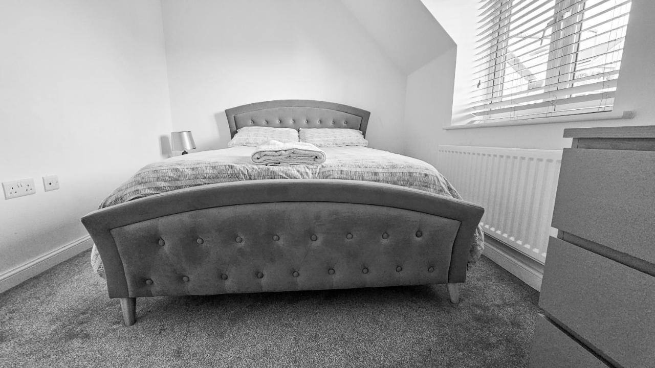 Stunning Two-Bedroom Apartment At A3Ree, Free Parking, Near Cribbs Causeway Mall Bristol Exterior foto
