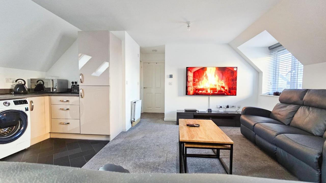 Stunning Two-Bedroom Apartment At A3Ree, Free Parking, Near Cribbs Causeway Mall Bristol Exterior foto