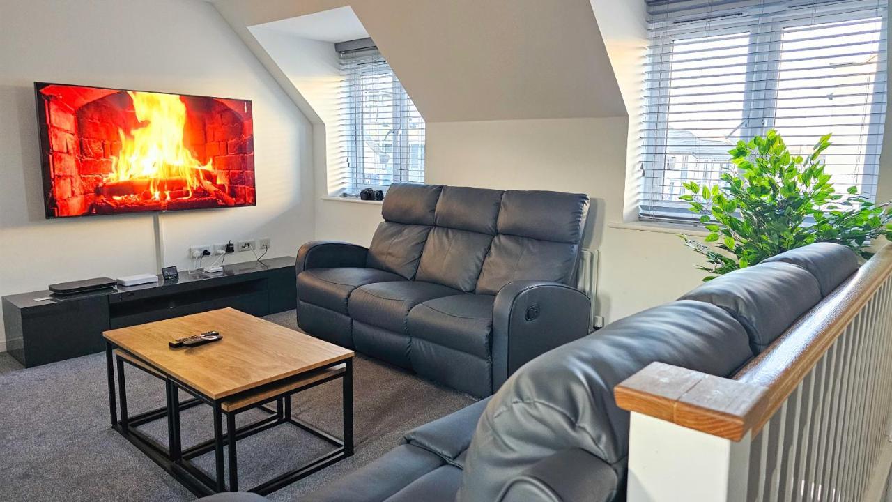Stunning Two-Bedroom Apartment At A3Ree, Free Parking, Near Cribbs Causeway Mall Bristol Exterior foto