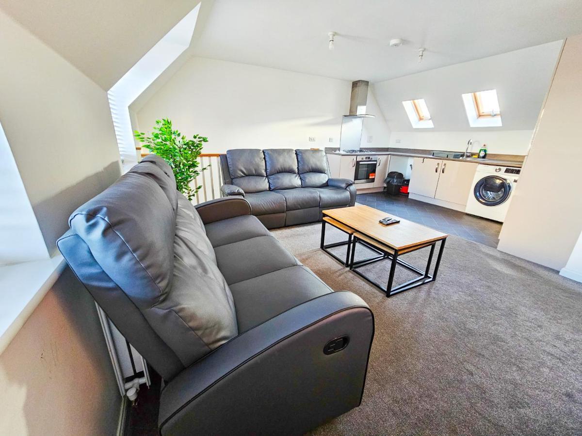 Stunning Two-Bedroom Apartment At A3Ree, Free Parking, Near Cribbs Causeway Mall Bristol Exterior foto