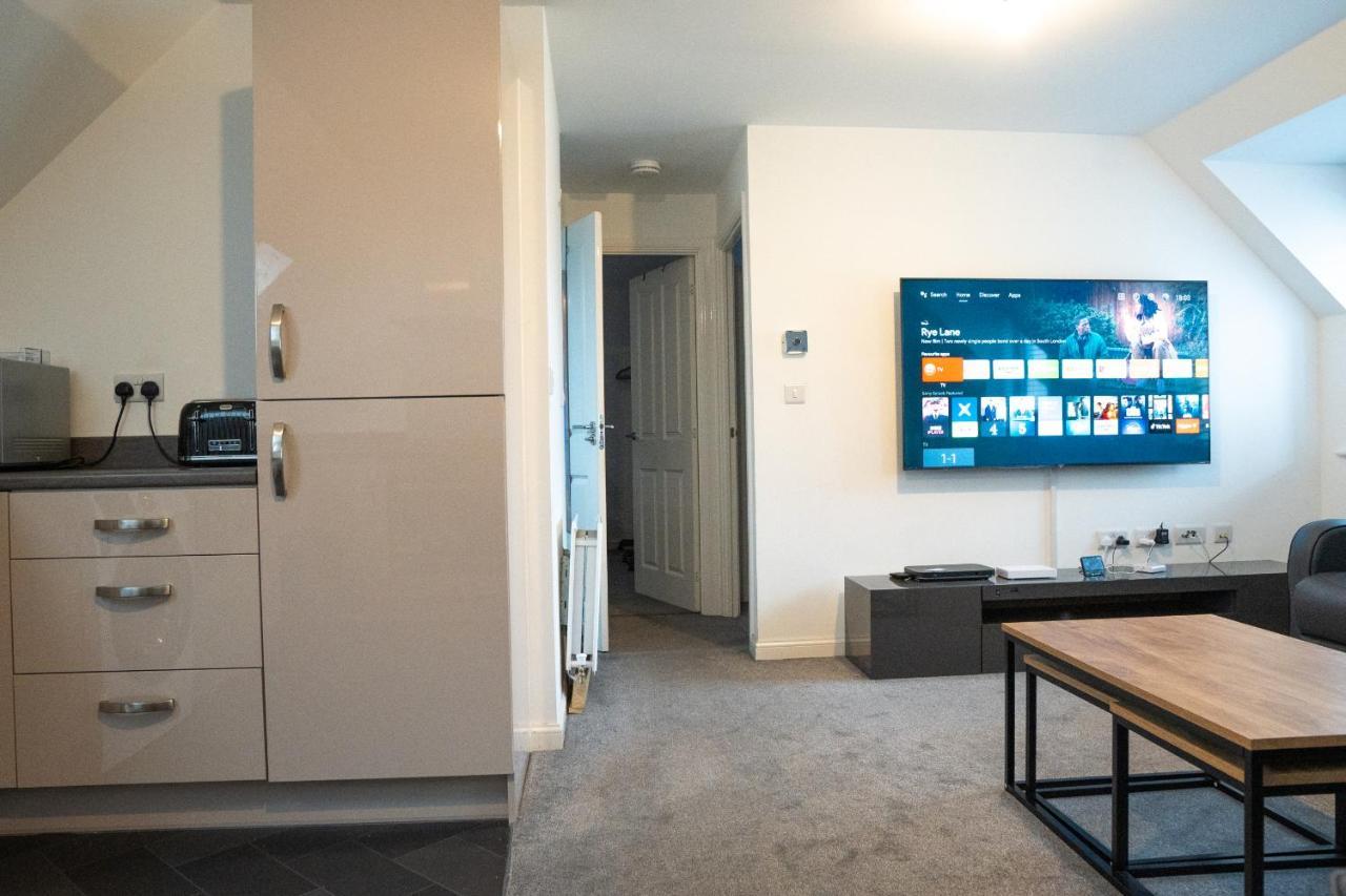 Stunning Two-Bedroom Apartment At A3Ree, Free Parking, Near Cribbs Causeway Mall Bristol Exterior foto